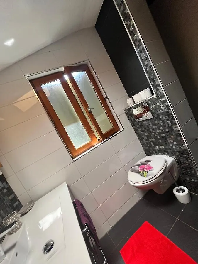 Le Donjon De La Roquette Apartment Arles Homestay